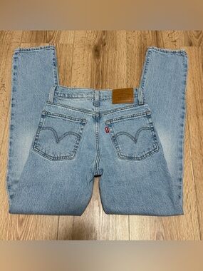 Levi’s Wedgie Slim Fit Jeans – Size 23 (new)